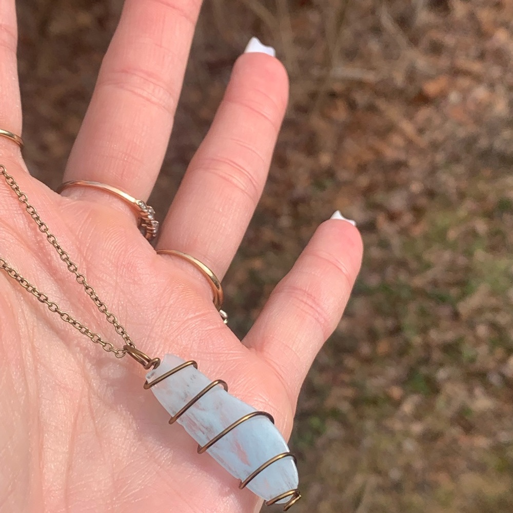 Aquamarine crystal stone necklace - Picture 4 of 4